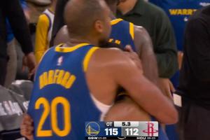 关键球！梅尔顿自投自补打进 与霍福德紧紧相拥 勇士领先3分！ 配图