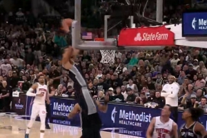 恐怖的防守反击！文班亚马遮天大帽坎宁安&反击空接暴扣 配图