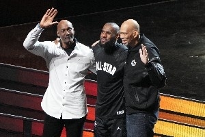 总进球榜人均名人堂?老詹超天勾 保罗差5球进前40 三少库赞在列 配图