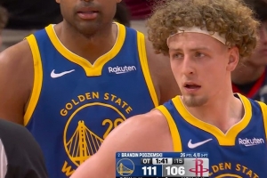 露出獠牙！波杰姆斯基加时继续发力连得5分 帮助球队建立优势 配图