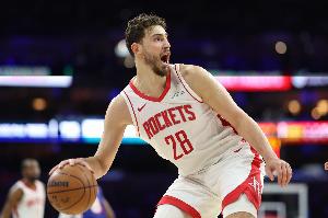 加时又拉了！申京20中8拿到17分7板7助&末节关键7分 出现5失误 配图