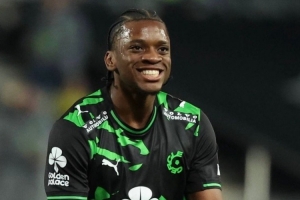 德天空:斯图加特对纳齐尼奥感兴趣,但球员身价可达800万欧太高 配图