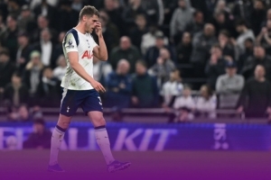 拉尔森：热刺被罚下一人后，我们就觉得自己能赢 配图