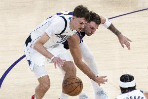 独行侠两代当家！弗拉格前50场1017分326板 东契奇1034分351板 配图