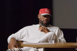 詹姆斯谈黑子：他们只会通过贬低你来让自己感觉良好！ 配图