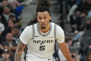 轻松两双！卡斯尔以串联为主&拿11分12助2断1帽 正负值+20！ 配图