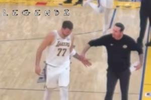 冲突解析！雷迪克to东契奇：你啥毛病？你推开我手？TM坐下吧 配图