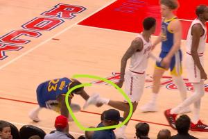 技犯！追梦被小贾撞翻 起身后抓了一下小贾的脚踝！ 配图