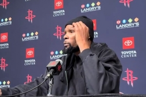 杜兰特：防守端沟通确实有提升空间 尤其是面对无球跑动多的球队 配图