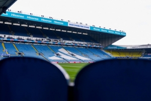 比赛暂停给穆斯林球员开斋遭球迷狂嘘,利兹联官方呼吁保持尊重 配图