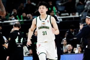 内线无敌！张陈治锋10中8高效拿下17分11板4助1断2帽 配图