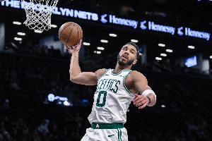 赛季首秀12篮板!美媒调侃: 塔图姆目前是东部的篮板王 配图