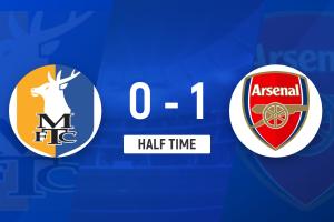 半场-阿森纳1-0曼斯菲尔德 马杜埃凯破门+中柱16岁道曼失单刀 配图