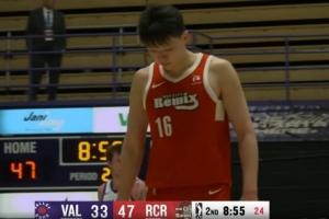 助攻+1！杨瀚森弧顶妙传肯特上篮被对手干扰球 配图