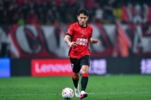 贡献两次助攻！王东升发文：可以继续否定我，我会继续做我自己 配图