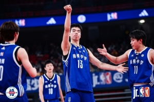 南模中学拿下JrNBA上海赛区4连冠！张懿赵杰25分13板2帽荣膺MOP 配图