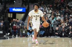 秀！赫伯特·琼斯背运甩开杰伦·格林防守 双手暴扣助队破僵 配图