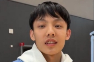 挑战失败！未来之妞冯敏敏360转身+胯下换手上篮 徐杰：整不来 配图