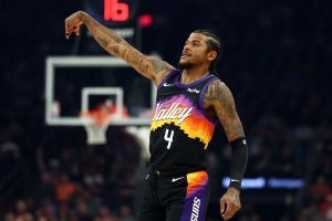 状态不俗!杰伦·格林首节7投3中&罚球3中2 拿到8分2篮板 配图