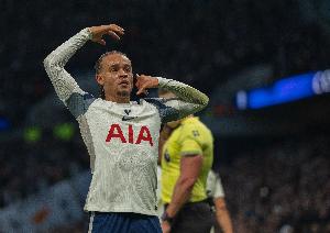 西蒙斯：格雷会成为非常优秀的中场，一个赛季我会穿4、50双球鞋 配图