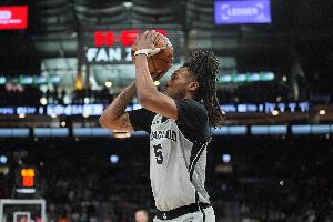 角度刁钻!卡斯尔本场比赛前2870秒得3分 最后10秒得3分 配图