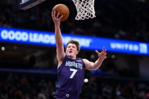 霍里：最佳新秀我选克尼佩尔 他像克莱只是防守不如克莱 配图