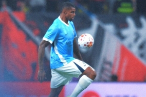 媒体人谈新鹏城惨败：两名外援及戴伟浚等多人有伤，红牌是转折 配图