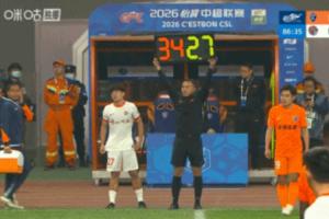 上演职业联赛首秀！“邝兆镭中超首秀”词条登上微博热搜第四 配图