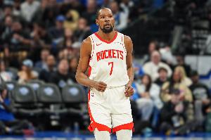 3失误略多！杜兰特半场出战19分钟 10中5拿到12分3板3助 配图