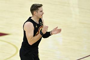 阿特金森：哈登和梅里尔化学反应建立得非常快 场上沟通做得很好 配图