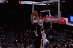 冲击力十足！榜眼哈珀切入接球双手隔扣马瑟林打成2+1 配图