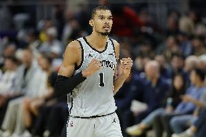 关键球！文班三分轰进 马刺最后1分钟领先两分打停快船 配图