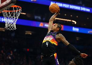 杰伦·格林：我昨晚回看自己对公牛的比赛录像 差不多到凌晨两点 配图