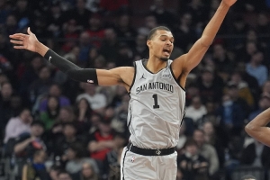 文班：我身上无任何酸痛&这说明我很健康 两天休息后我将恢复如初 配图