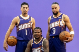 首次同时各砍至少25分！布克：格林在找回自信 我们全力支持他 配图