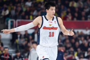 媒体人:比较赞成B类合同条款的调整 既保护了投资又鞭策了年轻人 配图