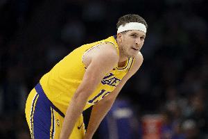 6犯离场！里夫斯14中6拿到19分5助攻出现3失误 正负值-12 配图