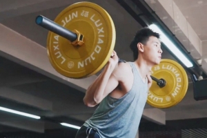 媒体人：崔永熙大有变身魔鬼筋肉人之势 彰显强势回归决心 ​​​ 配图