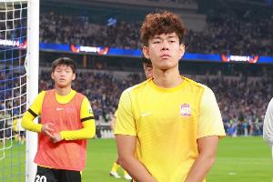 唏嘘!22岁何小珂合同到期仍未找到下家,昔日国少大腿无球可踢 配图
