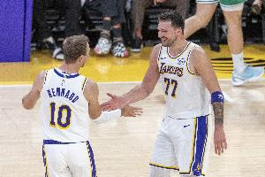 肯纳德：东契奇是史上最佳得分手之一 期待我们的契合度能更高 配图