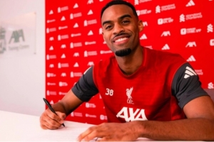 赫拉芬贝赫：很容易做出续约决定，未来希望给球迷带来更多奖杯 配图