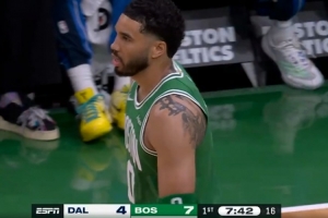 双探花连线！塔图姆送助攻 杰伦·布朗三分一箭穿心 配图