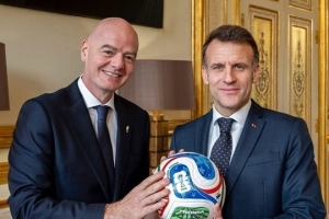 法媒：因凡蒂诺来到巴黎和法国总统马克龙会面，德约卡夫陪同 配图