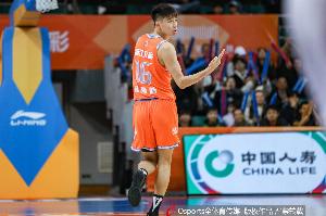 外线没谱!杨曦皓7投仅2中拿到8分5板 三分5中1 配图