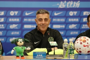 罗斯·阿洛伊西:我们冬训做得不错,打法较以往会有明显的变化 配图