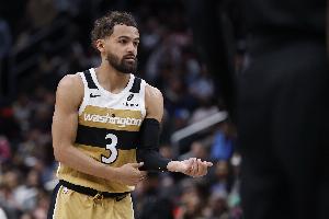 特雷·杨:活在当下享受这一刻太棒了 这只是许多特别时刻的开始 配图