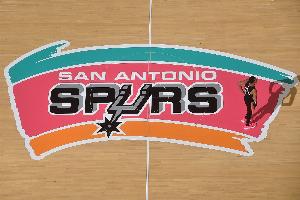 马刺过去15场14胜1负 是球队自15-16赛季以来15场内最佳战绩 配图