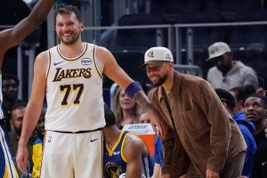 沃西:杜库能做到东契奇做到的事情 但后者每晚让这看起来很轻松 配图