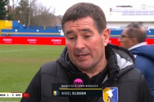 曼斯菲尔德主帅：我们想让阿森纳苦战并感到不适，我想我们做到了 配图