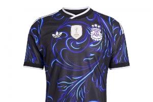 怎么样?阿根廷2026世界杯客场球衣谍照:黑色,富有艺术感图案 配图